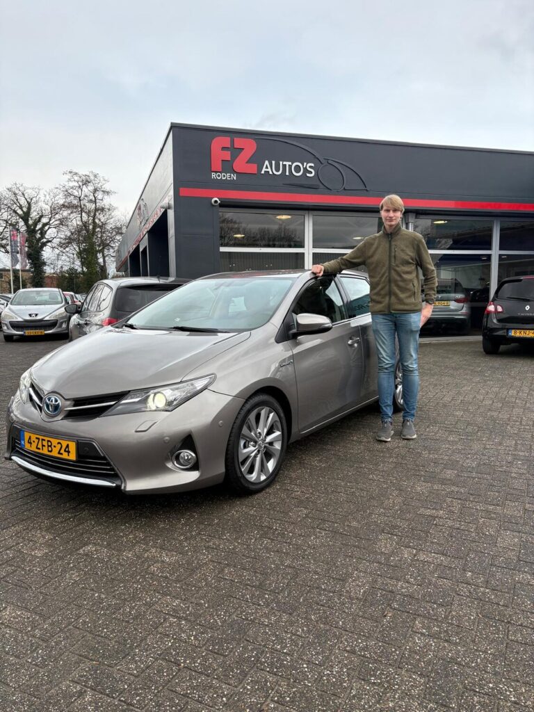 Toyota Auris Hybrid verkocht en afgeleverd bij FZ Auto's — december 2025