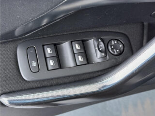 Peugeot 2008 1.2 PureTech Allure – foto 13 van 35